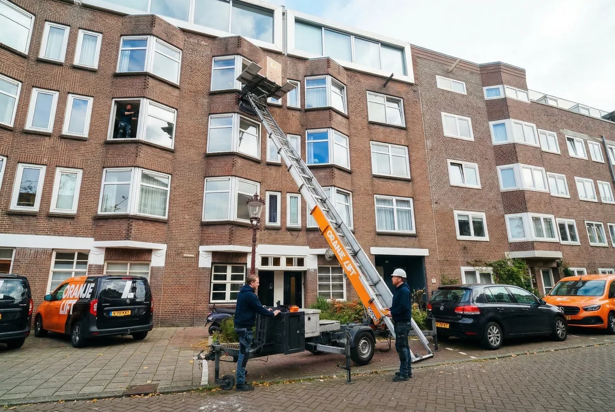 Verhuislift in actie in Breda